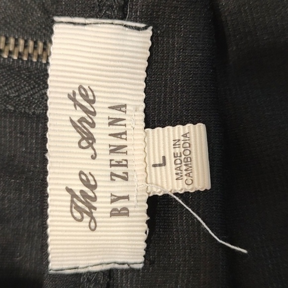 The Arte By Zenana Black Zipper Front Crop Top Size L - Picture 3 of 4